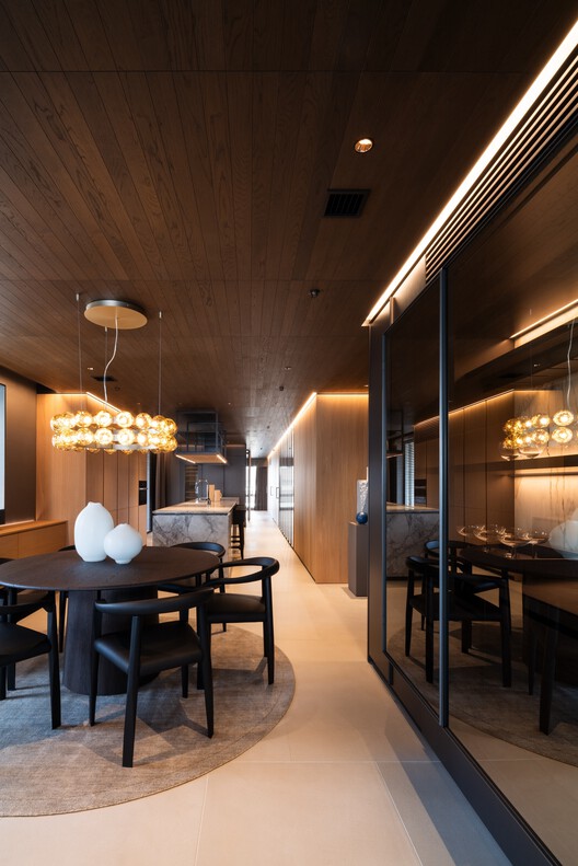 Morandi Apartment / Apollo Architects & Associates - Интерьерная фотография, столовая, освещение