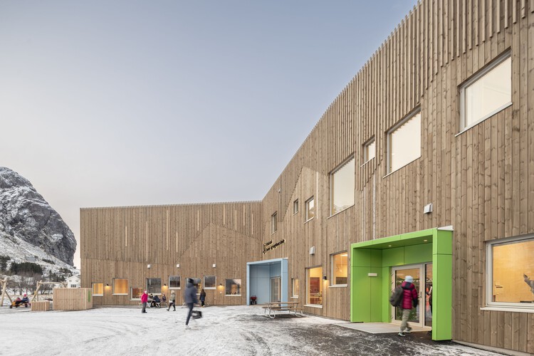 Школа Flakstad / Link arkitektur - внешняя фотография