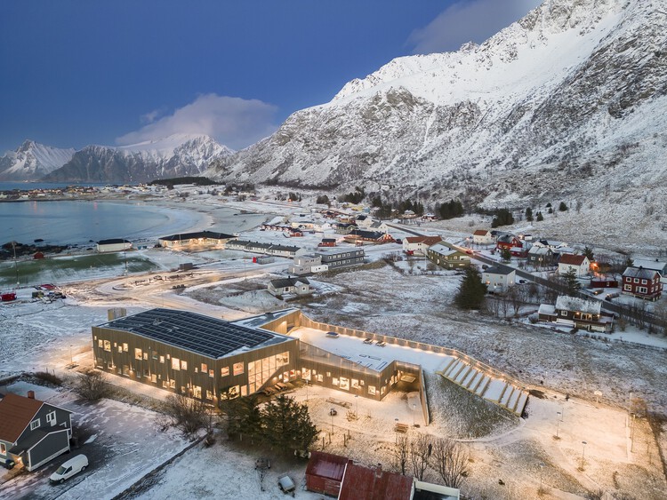 Школа Flakstad / Link arkitektur - внешняя фотография