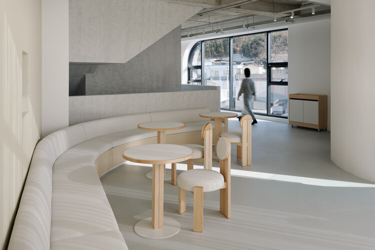 Ozbe Cafe / Kkol Studio - Интерьерная фотография, кухня