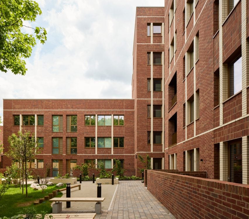 L-образный блок лондонского социального жилья от Satish Jassal Architects
