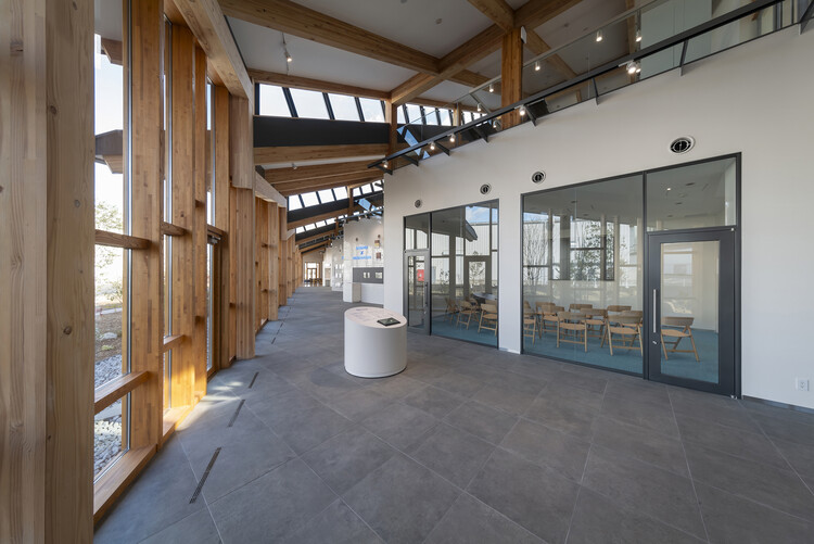 Haruna Innovation Center / Naomi Sato Architects - Интерьерная фотография, дерево, луч, стекло