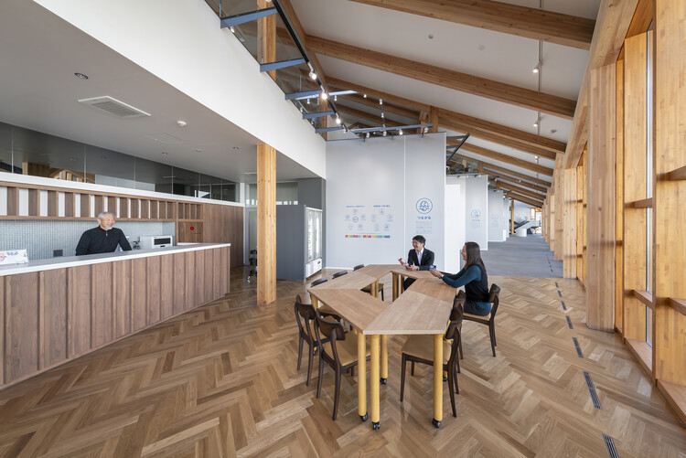 Haruna Innovation Center / Naomi Sato Architects - Интерьерная фотография, кухня, дерево, стул