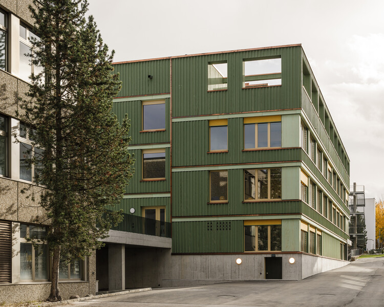 Школьная трансформация Давоса / Cura Architekten - Внешняя фотография, фасад, бетон
