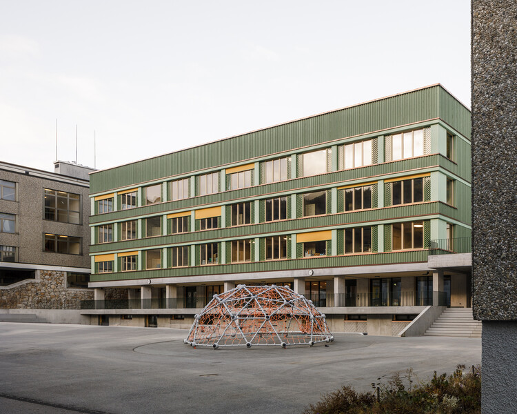 Школьная трансформация Давоса / Cura Architekten - Внешняя фотография, бетон