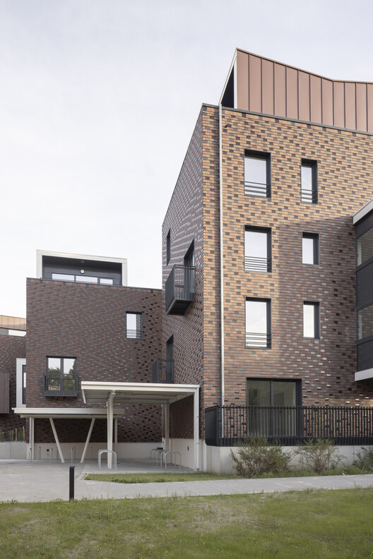 Roche Fatale Social Housing Reportion / P & P Architectes + Atelier D'Architecture A4 - Внешняя фотография