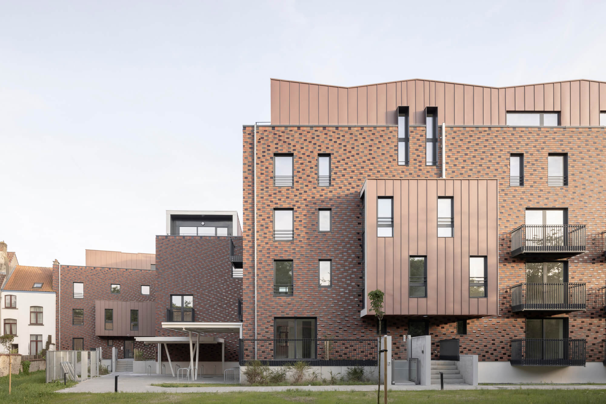 Roche Fatale Social Housing Reportion / P & P Architectes + Atelier D'Architecture A4