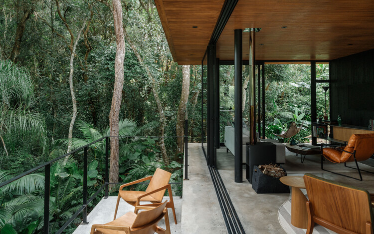 Guapuruvus House / Cornetta Arquitetura - Интерьерная фотография, гостиная, дерево