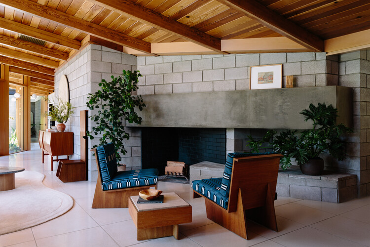 The Green House / Schwartz and Architecture - Интерьерная фотография, гостиная, дерево, стул
