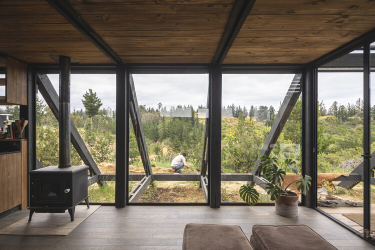 Приют 45 / Gonzalo Rufin Arquitectos + Felipe Toro - Интерьерная фотография, дерево, луч