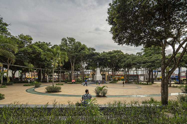 Bucaramanga Centenario Park/ tabuú + Iván Acevedo Arquitectura - Внешняя фотография