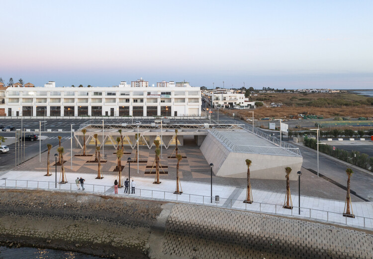 Управление порта и здание Harbormaster в Ayamonte / Gabriel Verd + Buró4 - Внешняя фотография
