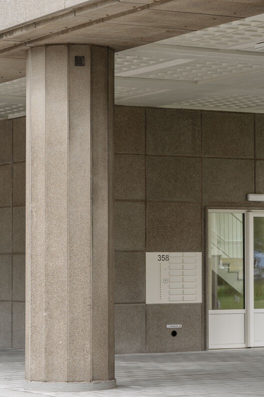 Langblokken Social Housing / A2D Architects + Architecturenburau Vanhecke & Suls - Интерьерная фотография, бетон, колонка