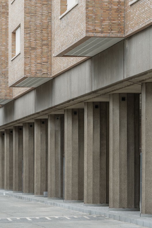 Langblokken Social Housing / A2D Architects + Architecturenburau Vanhecke & Suls - Интерьерная фотография, бетон