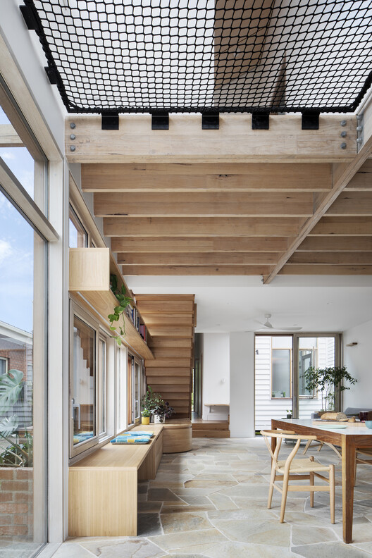 Жизненный цикл House / Steffen Welsch Architects - Интерьерная фотография, дерево, луч, балкон