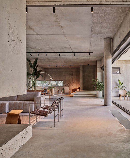 Can House / Pin Architects - Интерьерная фотография, гостиная, бетон