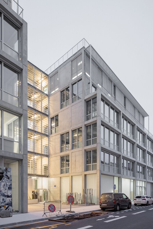 M45 Building / Tripyque - внешняя фотография, стекло, бетон, балкон