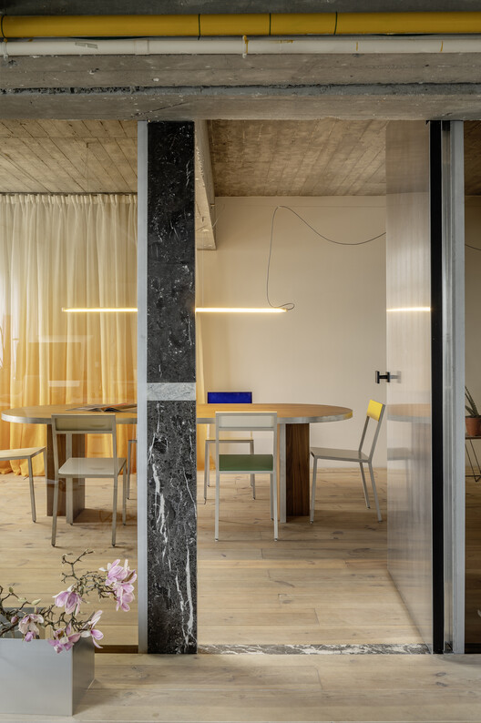 Marie Thumas Workplace / Tweestroom Architecten - Интерьерная фотография, дерево, стул