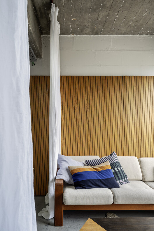 Marie Thumas Workplace / Tweestroom Architecten - Интерьерная фотография, спальня, дерево