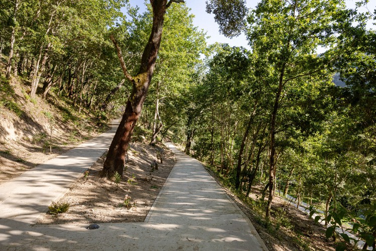 Parque Botânico E Fluvial Do Rio Paiva - Cinfães / Paradoxo arquitectura - изображение 5 из 38