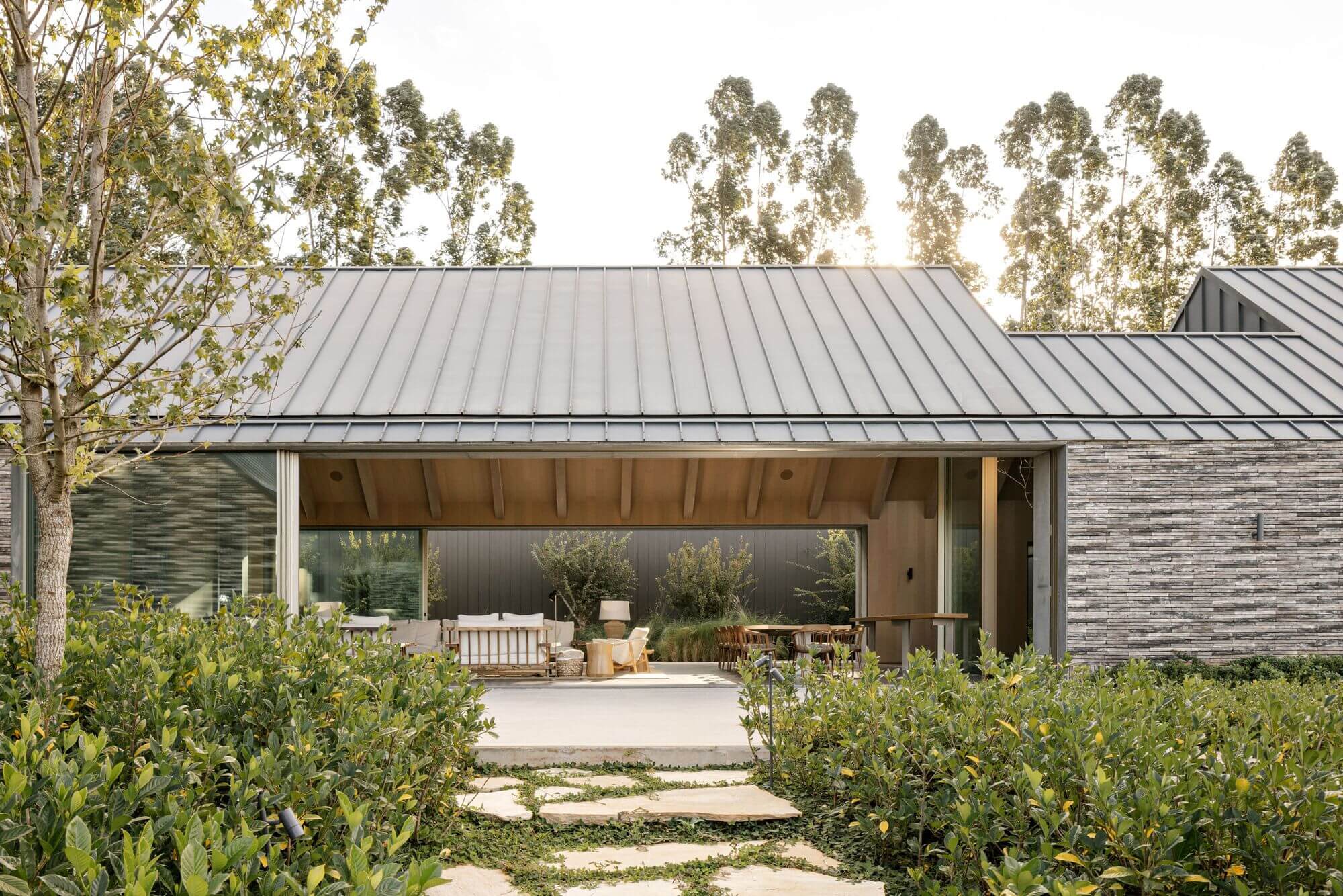 CCB House / Kiko Salomão + Marcio Tanaka