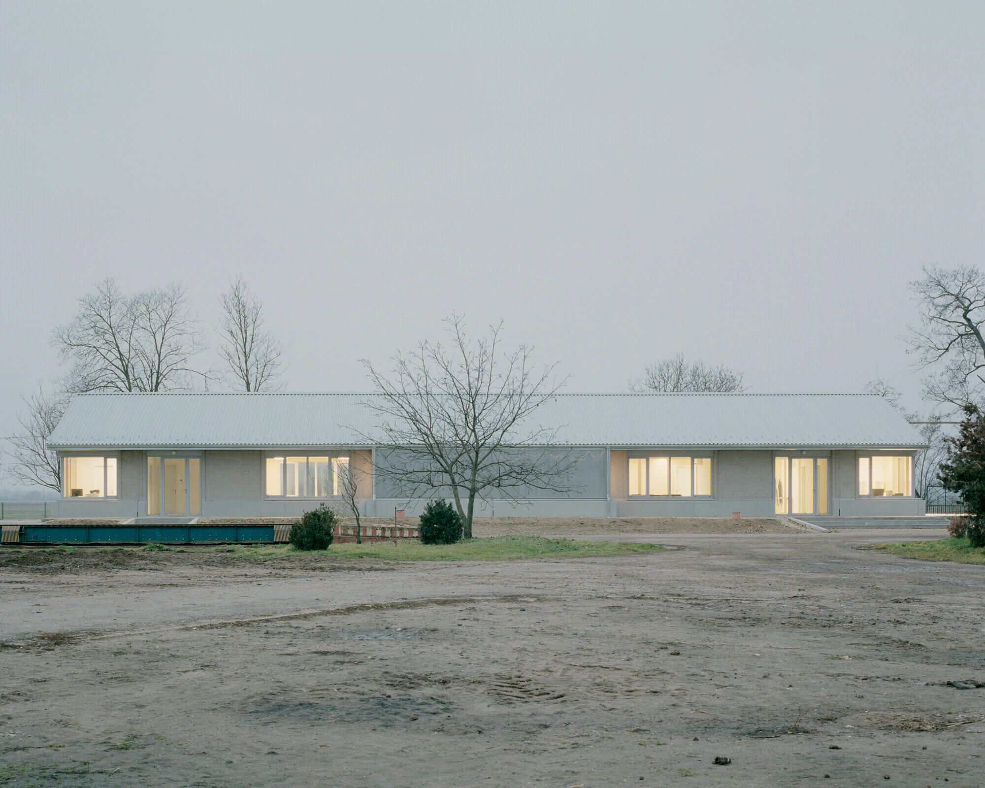 BioFarm Workplace / Kontextus Architecture Studio