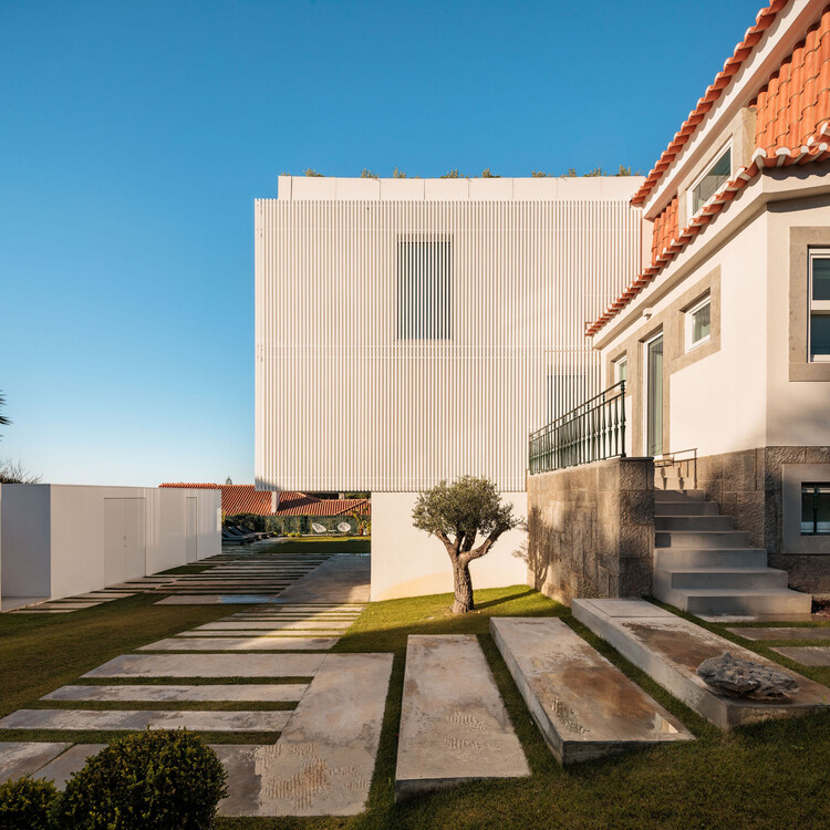 Restelo Mgr House / João Tiago Aguiar, Arquitectos - изображение 7 из 46