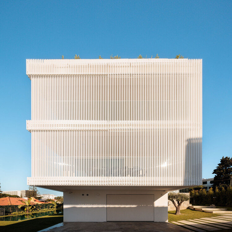 Restelo Mgr House / João Tiago Aguiar, Arquitectos - Внешняя фотография