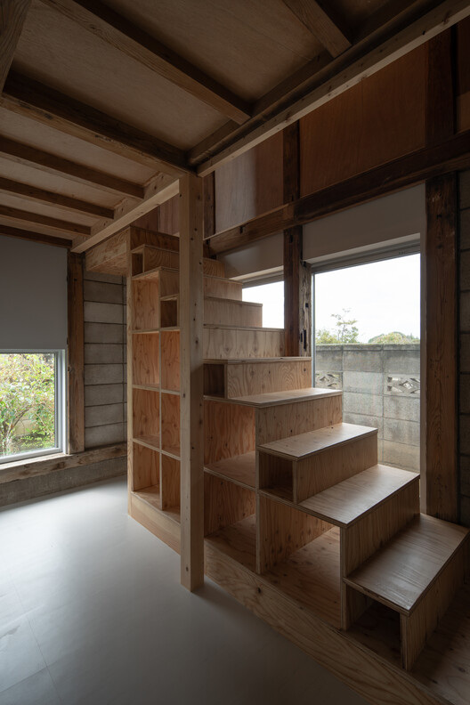 Память о магазине / Negishi Kenchiku Studio - Интерьерная фотография, дерево, луч