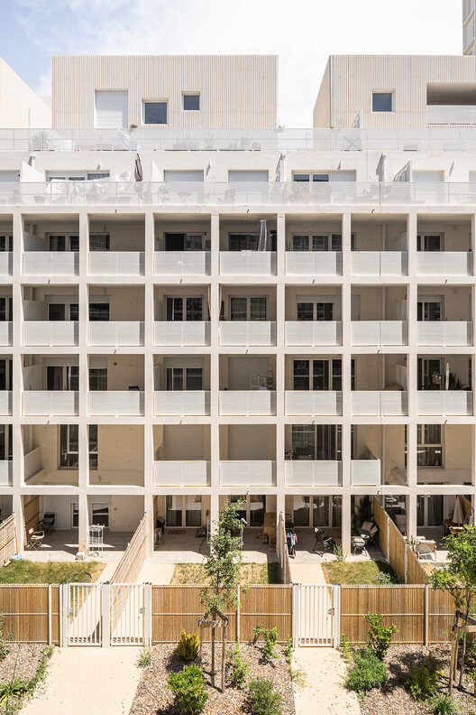 Alpha XXL Mediterranean Mixed Block / Rémy Marciano Architecte - Экстерьем Фотография, Балкон