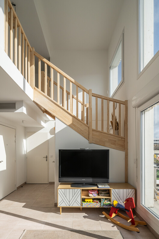 Alpha XXL Mediterranean Mixed Block / Rémy Marciano Architecte - Интерьерная фотография, кухня, дерево, лестница, освещение, поручка
