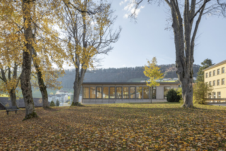 Sainte -Croix Gymnasium / Mue Atelier + BSAAR + Erbat SA - Внешняя фотография