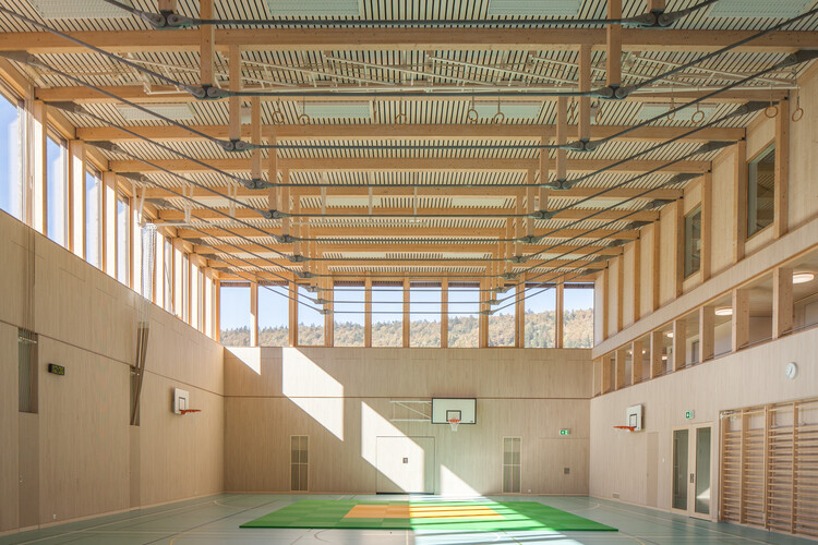 Sainte -Croix Gymnasium / Mue Atelier + Bsaar + Erbat SA - изображение 5 из 31