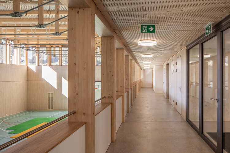 Sainte -Croix Gymnasium / Mue Atelier + BSAAR + Erbat SA - Интерьерная фотография, древесина