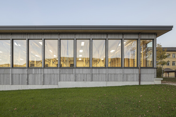 Sainte -Croix Gymnasium / Mue Atelier + BSAAR + Erbat SA - Внешняя фотография