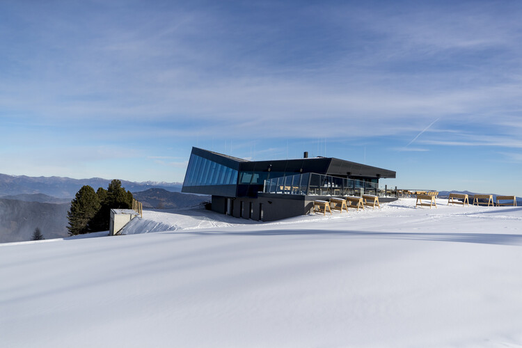 Ресторан Eagle Mountain Restaurant / Viereck Architects - Внешняя фотография