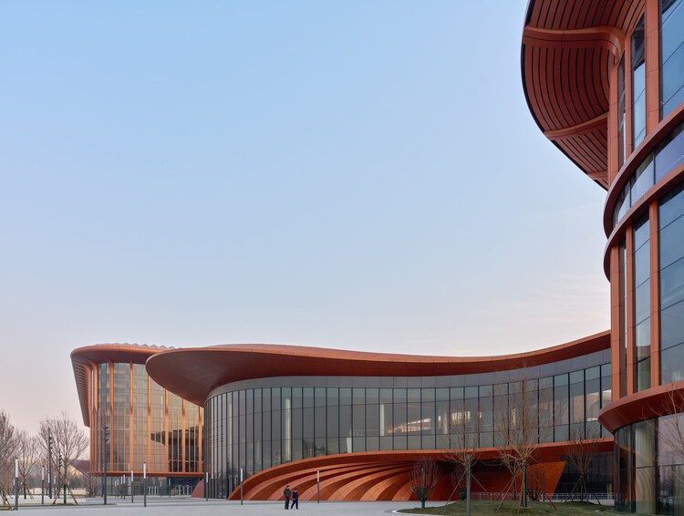 Международный выставочный и конференц -центр Captial / Архитекторы Zaha Hadid - изображение 2 из 63
