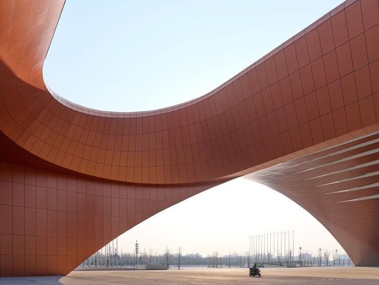 Международный выставочный и конференц -центр Captial / Aharice Architects Zaha Hadid - изображение 8 из 63