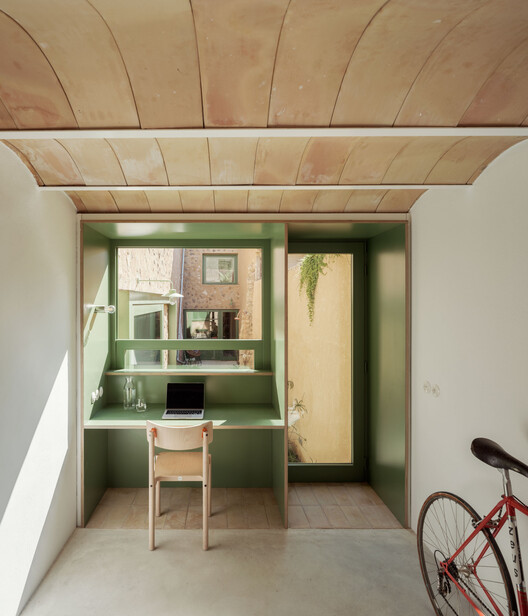 Mila House / Isla Architects - Интерьерная фотография, кухня, дерево