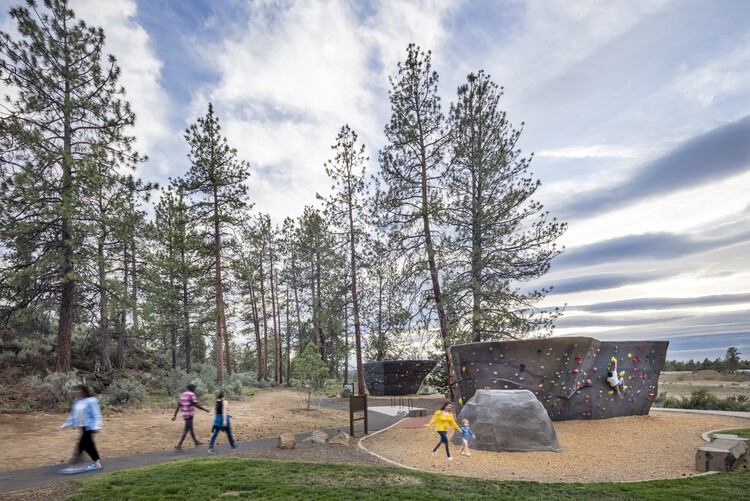 Общественный парк Alpenglow / Архитектура на местах - изображение 6 из 21