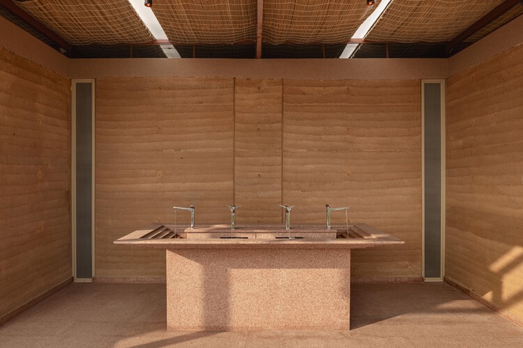 Aina Community Dountroom / Naav Studio - изображение 3 из 16