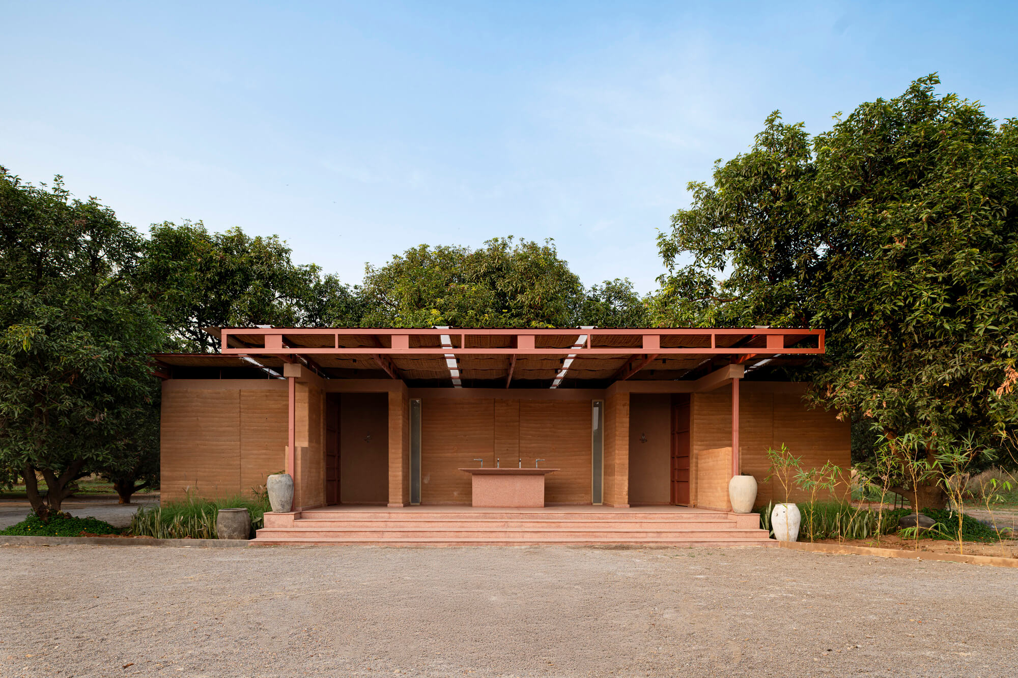 Aina Community Dountroom / Naav Studio