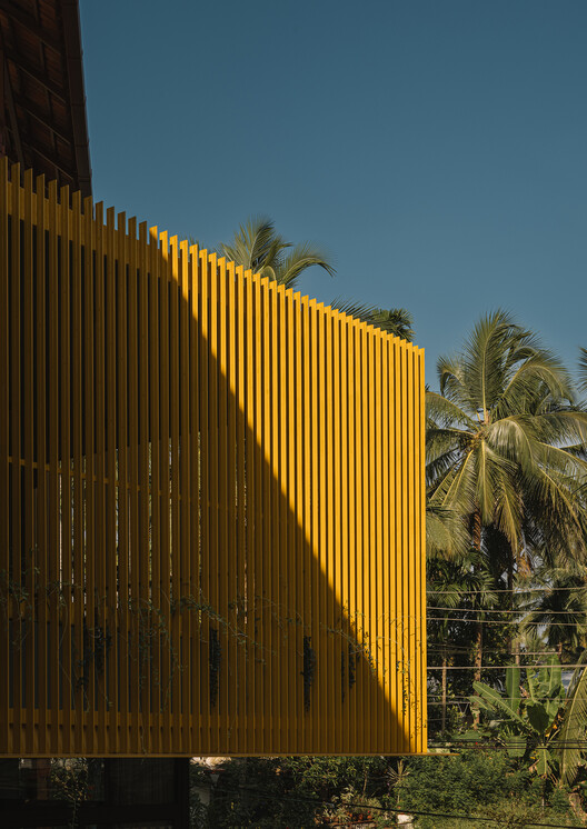 Желтая коробка / Aslam Sham Architects - внешняя фотография