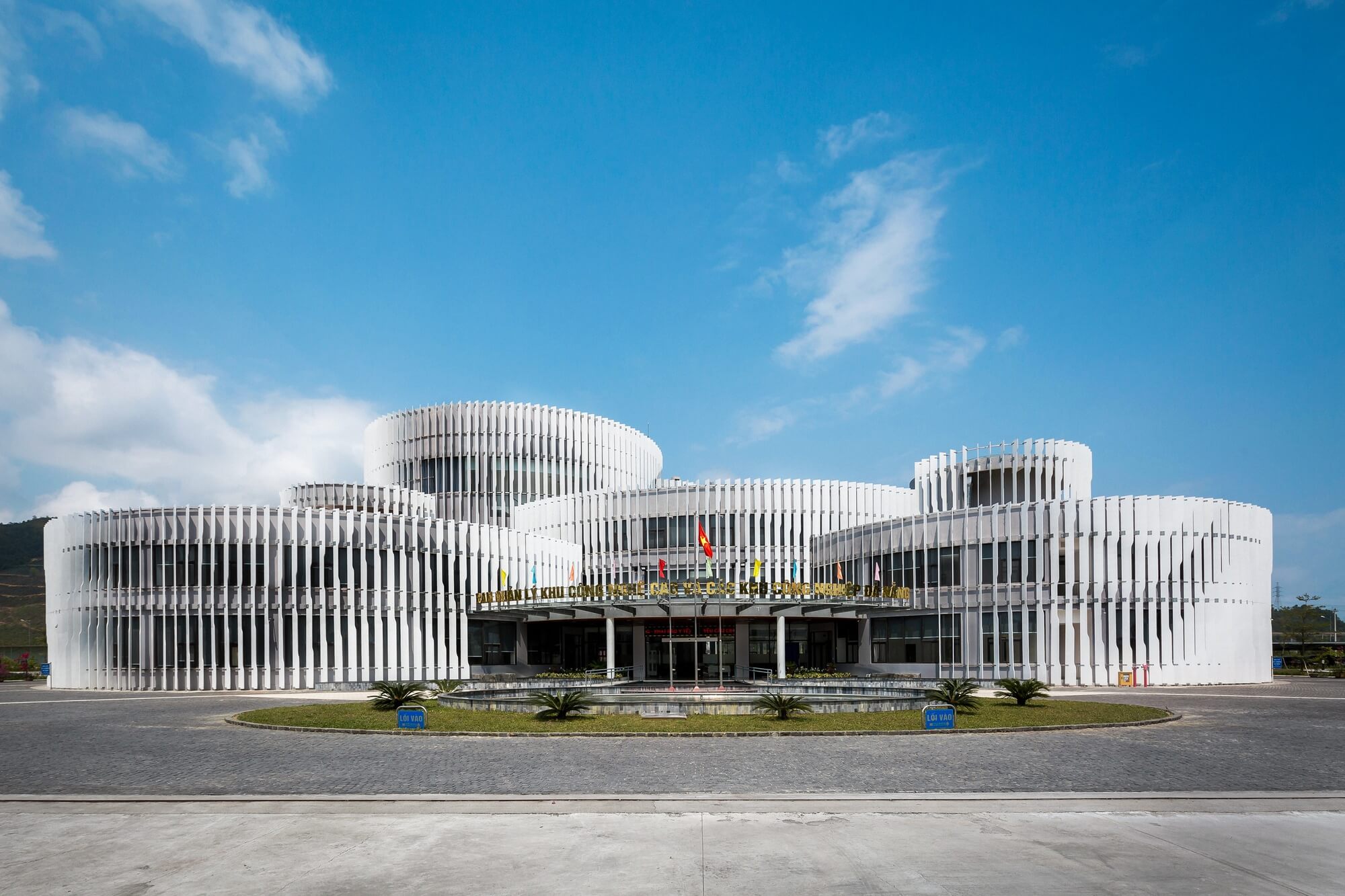 Da Nang Hi-Tech Park штаб-квартира здания / Huni Architectes