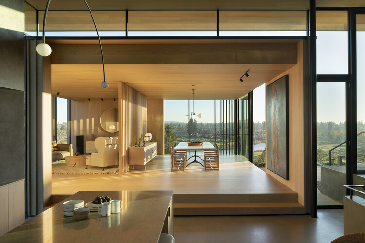 Tetherow Oplook House / Hacker Architects - Интерьерная фотография, дерево, стекло, стул