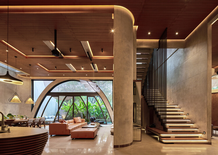 Lumintu House / Vrealrich Architecture Workshop - Интерьерная фотография, дерево, стул