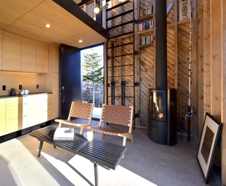 Lambkill Ridge / Peter Braithwaite Studio Ltd. - Внутренняя фотография, дерево, освещение, стул, стекло, луч, луч,
