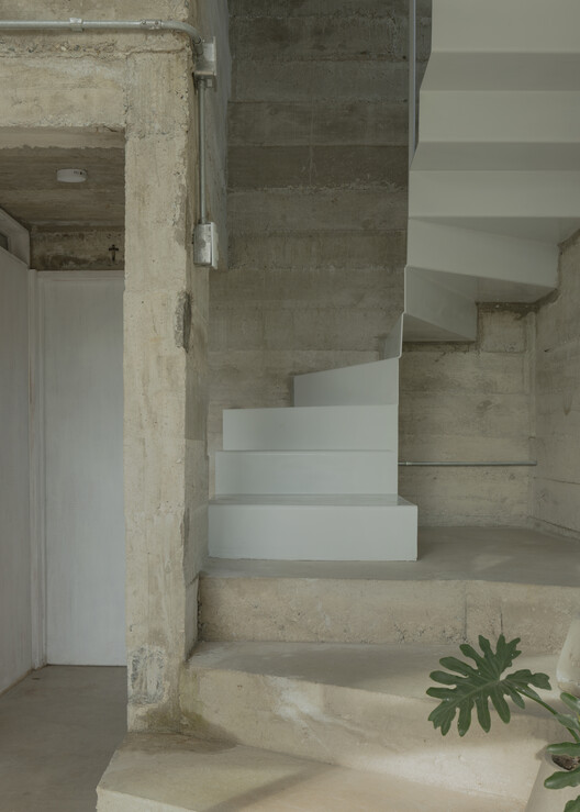 Lelis House / Vbrügg - Интерьерная фотография, лестница, бетон