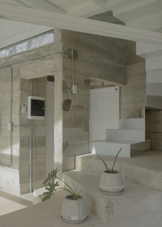 Lelis House / Vbrügg - Интерьерная фотография, ванная комната, бетон, луч
