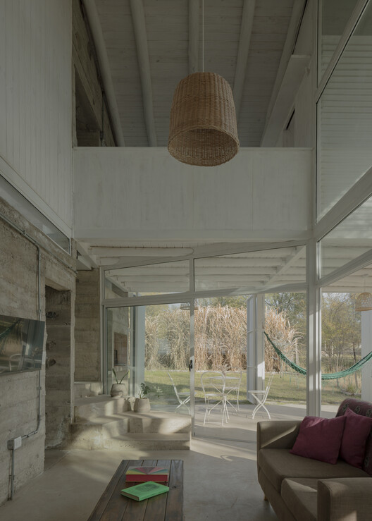 Lelis House / Vbrügg - Внутренняя фотография, дерево, луч, стул